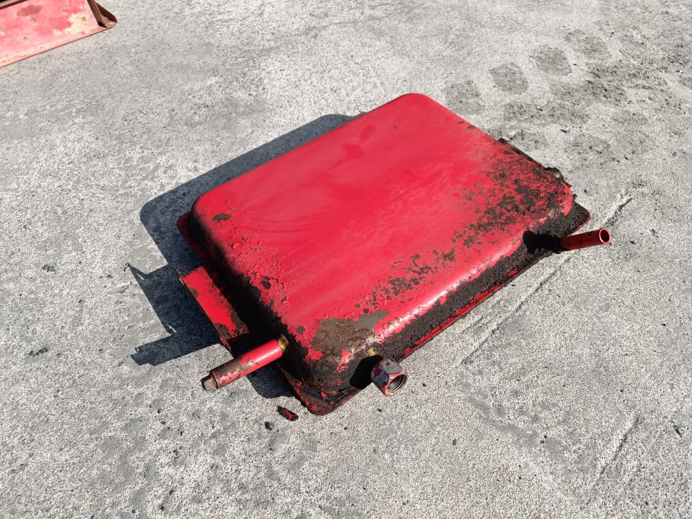 Sampo 410 hydrauliikkaöljysäiliö - Hidraulinis bakas - Derliaus nuėmimo kombainas: foto 4 Sampo 410 hydrauliikkaöljysäiliö - Hidraulinis bakas - Derliaus nuėmimo kombainas: foto 4