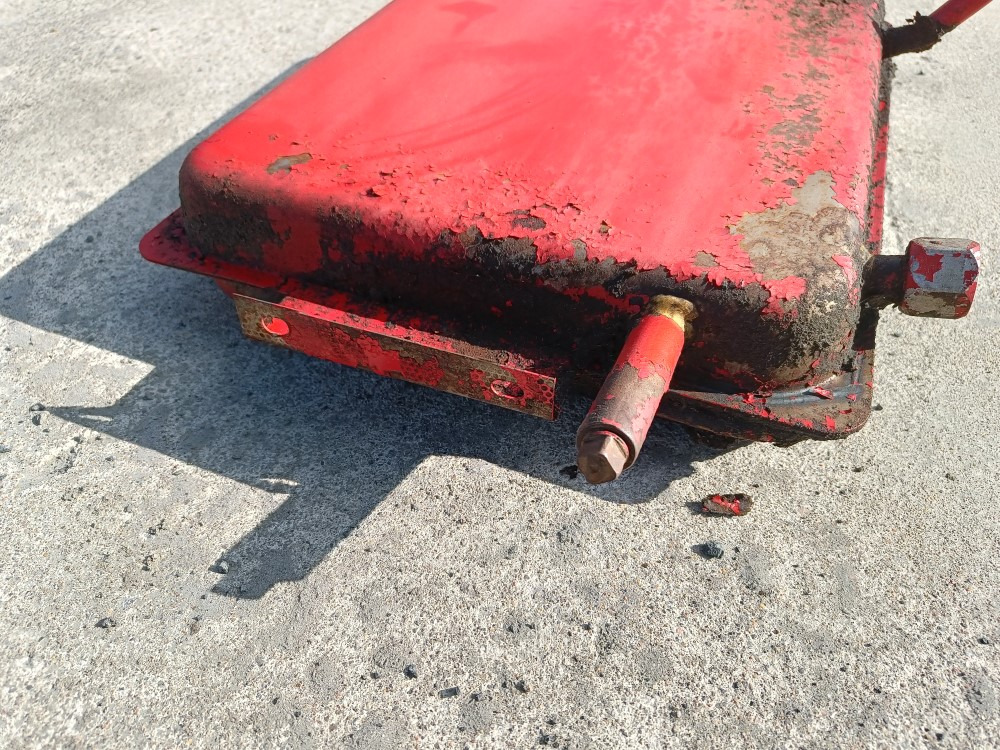 Sampo 410 hydrauliikkaöljysäiliö - Hidraulinis bakas - Derliaus nuėmimo kombainas: foto 5 Sampo 410 hydrauliikkaöljysäiliö - Hidraulinis bakas - Derliaus nuėmimo kombainas: foto 5