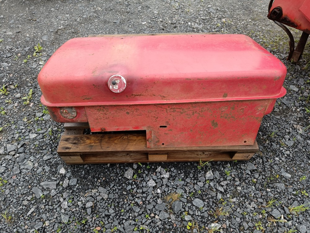 Sampo 410 polttoainetankki - Degalų bakas - Derliaus nuėmimo kombainas: foto 4 Sampo 410 polttoainetankki - Degalų bakas - Derliaus nuėmimo kombainas: foto 4