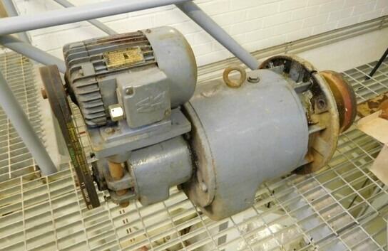 Vaihteita 2 kpl - sähkömoottori / sähkömoottorit - Statybinė įranga: foto 1 Vaihteita 2 kpl - sähkömoottori / sähkömoottorit - Statybinė įranga: foto 1