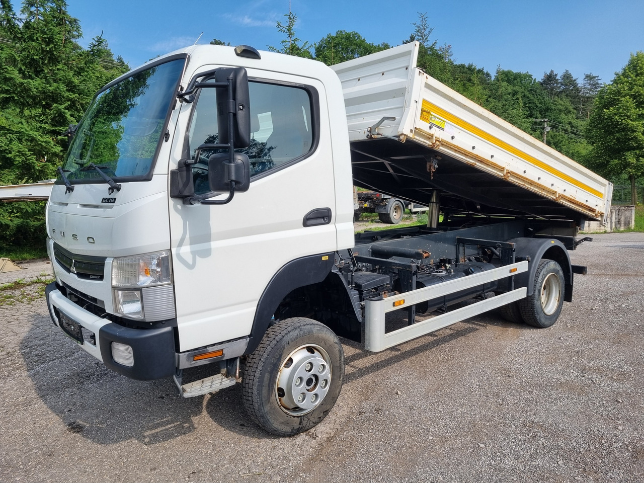 FUSO Canter 6C18 4x4 3 way tipper (only 35tkm) - Savivartis sunkvežimis: foto 1 FUSO Canter 6C18 4x4 3 way tipper (only 35tkm) - Savivartis sunkvežimis: foto 1