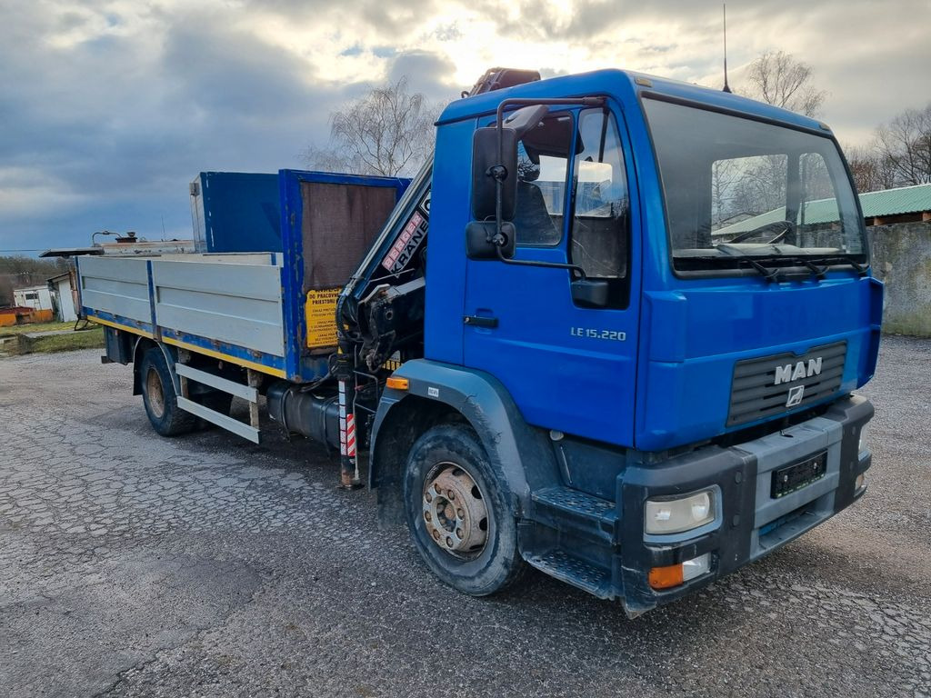 MAN M2000 15.225 + HR HIAB 071 - Sunkvežimis su kranu, Platforminis/ Bortinis sunkvežimis: foto 4 MAN M2000 15.225 + HR HIAB 071 - Sunkvežimis su kranu, Platforminis/ Bortinis sunkvežimis: foto 4