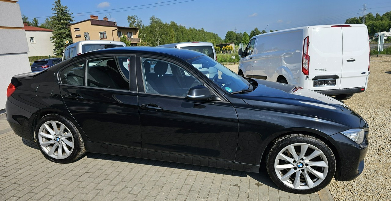 BMW SERIA 3 V (F30/F31/F34) BMW SERIA 3 BMW 330D xDrive ładny stan 4x4 sedan - Sedanas: foto 5 BMW SERIA 3 V (F30/F31/F34) BMW SERIA 3 BMW 330D xDrive ładny stan 4x4 sedan - Sedanas: foto 5