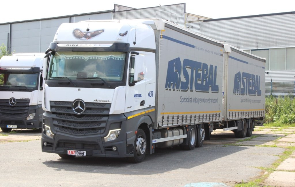 Mercedes-Benz Actros 2542 NAVIGACE + PANAV TVK 18 M (8,20m x 2,4 - Tentinis sunkvežimis, Tentinė priekaba: foto 2 Mercedes-Benz Actros 2542 NAVIGACE + PANAV TVK 18 M (8,20m x 2,4 - Tentinis sunkvežimis, Tentinė priekaba: foto 2
