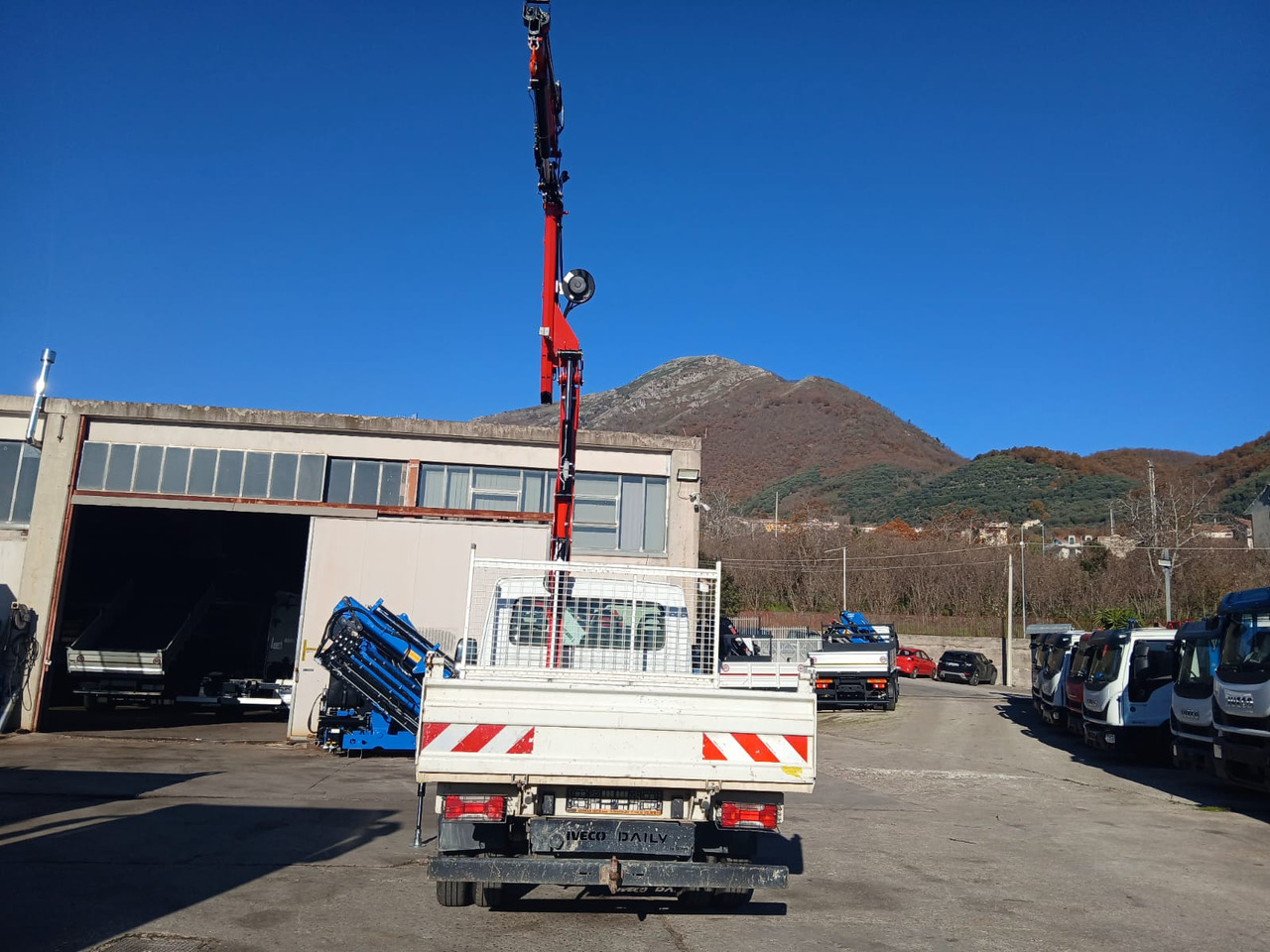 IVECO DAILY 35-120 - Sunkvežimis su kranu: foto 3 IVECO DAILY 35-120 - Sunkvežimis su kranu: foto 3