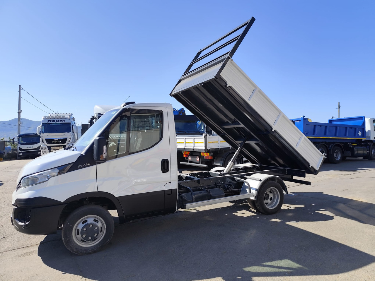 IVECO DAILY 35C13 - Mažas savivartis: foto 1 IVECO DAILY 35C13 - Mažas savivartis: foto 1