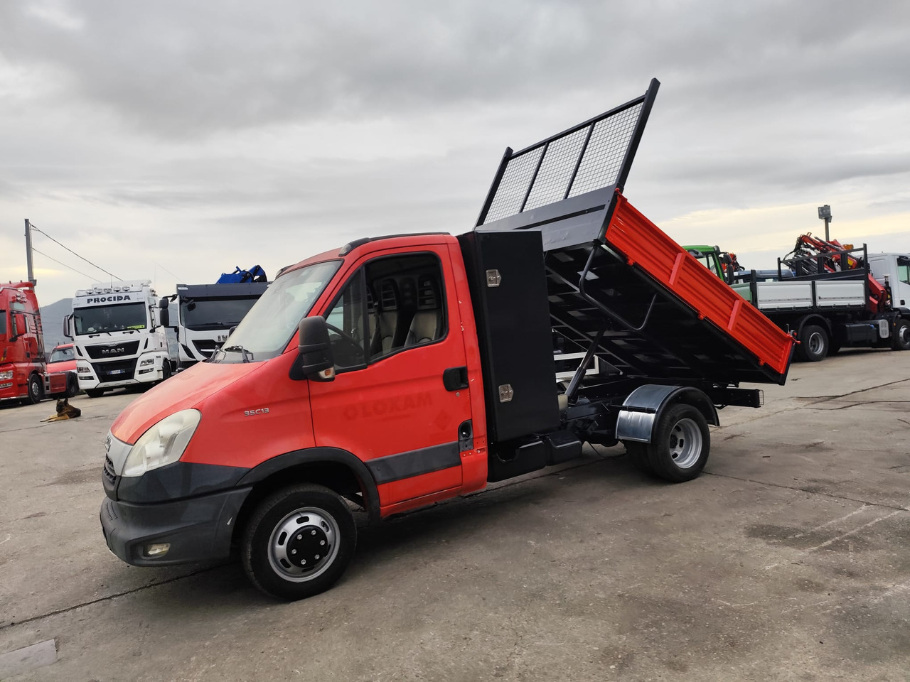 Mažas savivartis IVECO DAILY 35C13: foto 12