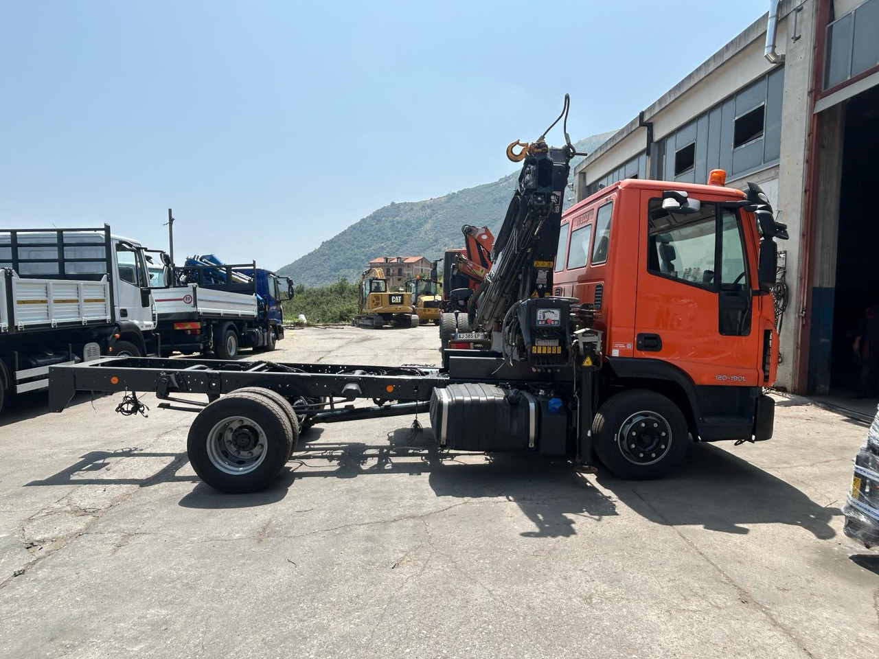 IVECO EUROCARGO 120-190L - Sunkvežimis su kranu: foto 2 IVECO EUROCARGO 120-190L - Sunkvežimis su kranu: foto 2