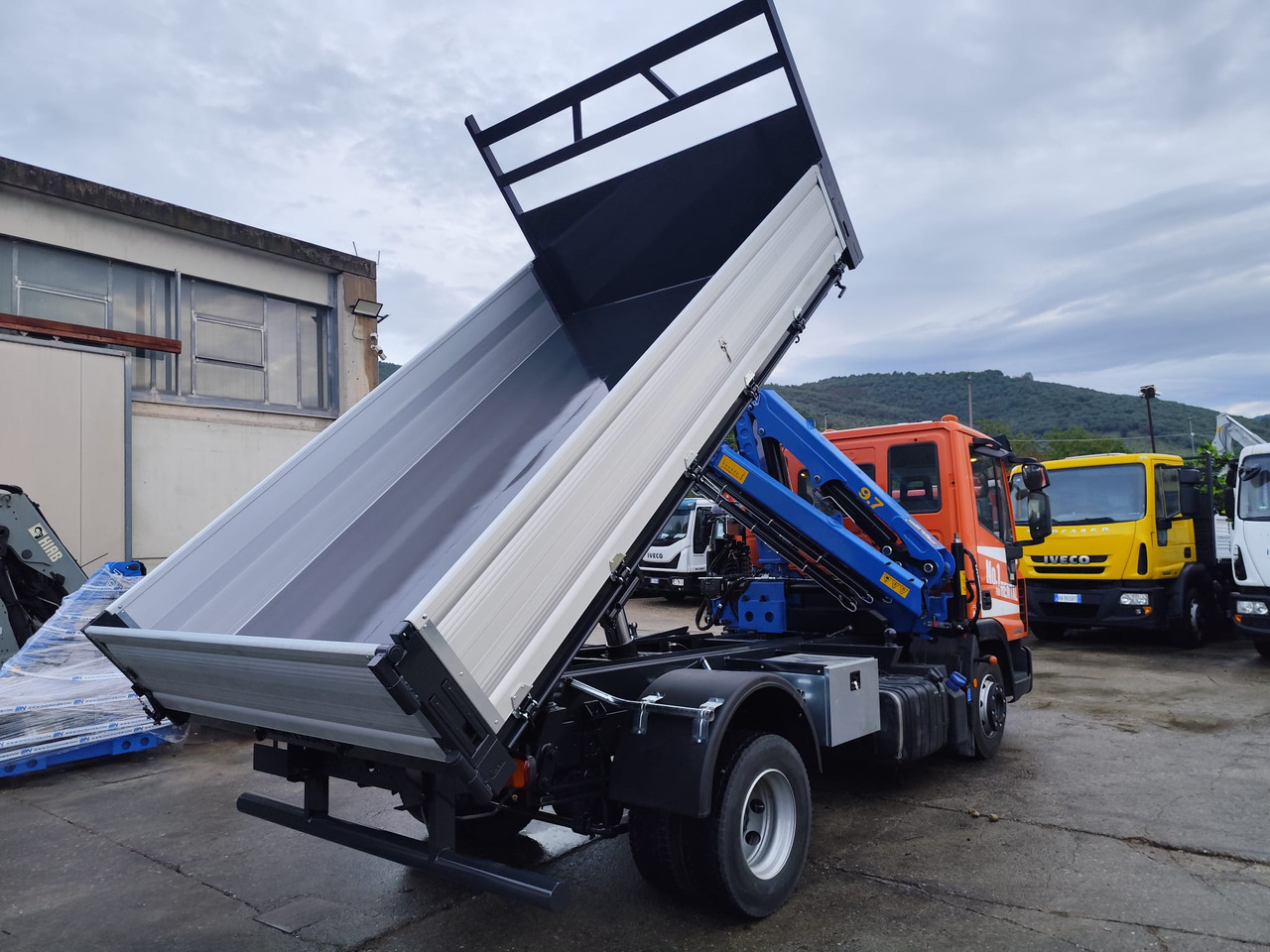IVECO EUROCARGO 120-90L - Sunkvežimis su kranu, Savivartis sunkvežimis: foto 4 IVECO EUROCARGO 120-90L - Sunkvežimis su kranu, Savivartis sunkvežimis: foto 4