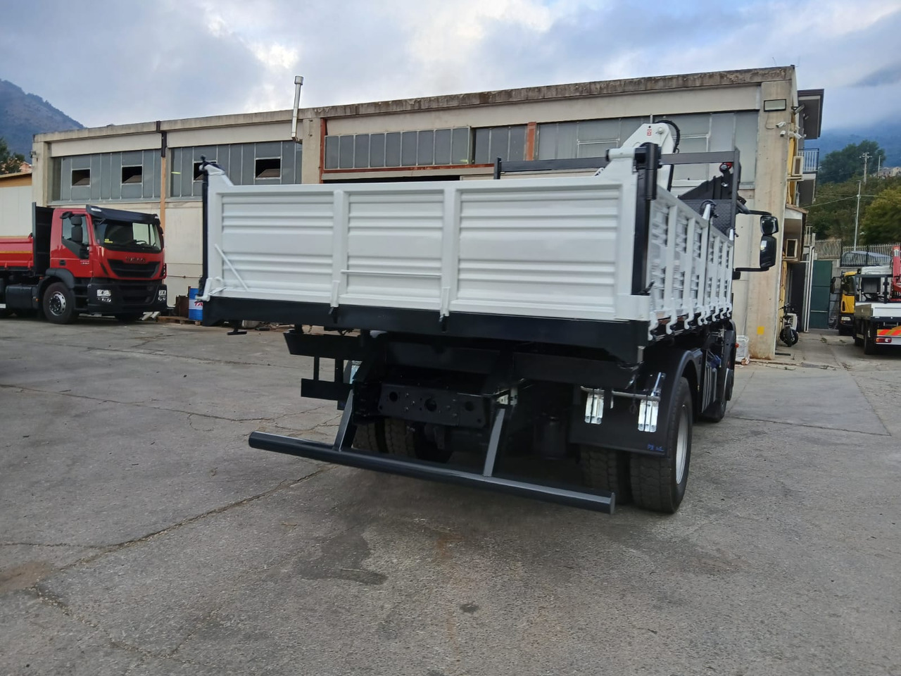 Sunkvežimis su kranu IVECO EUROCARGO 140-250: foto 8