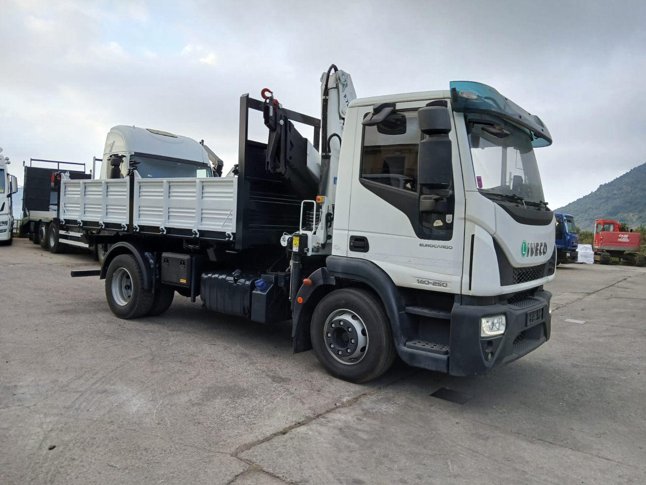 IVECO EUROCARGO 140-250 - Sunkvežimis su kranu: foto 5 IVECO EUROCARGO 140-250 - Sunkvežimis su kranu: foto 5