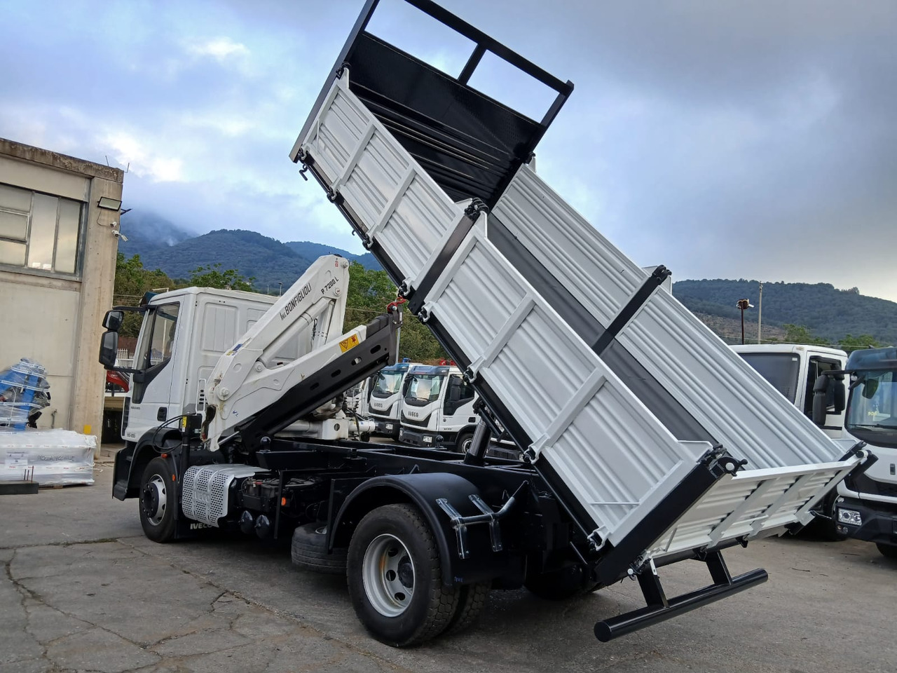 Sunkvežimis su kranu IVECO EUROCARGO 140-250: foto 28