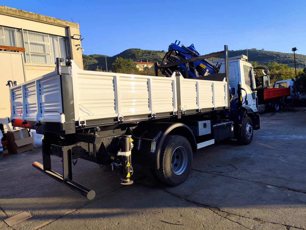 IVECO EUROCARGO 160-250 - Sunkvežimis su kranu, Savivartis sunkvežimis: foto 4 IVECO EUROCARGO 160-250 - Sunkvežimis su kranu, Savivartis sunkvežimis: foto 4