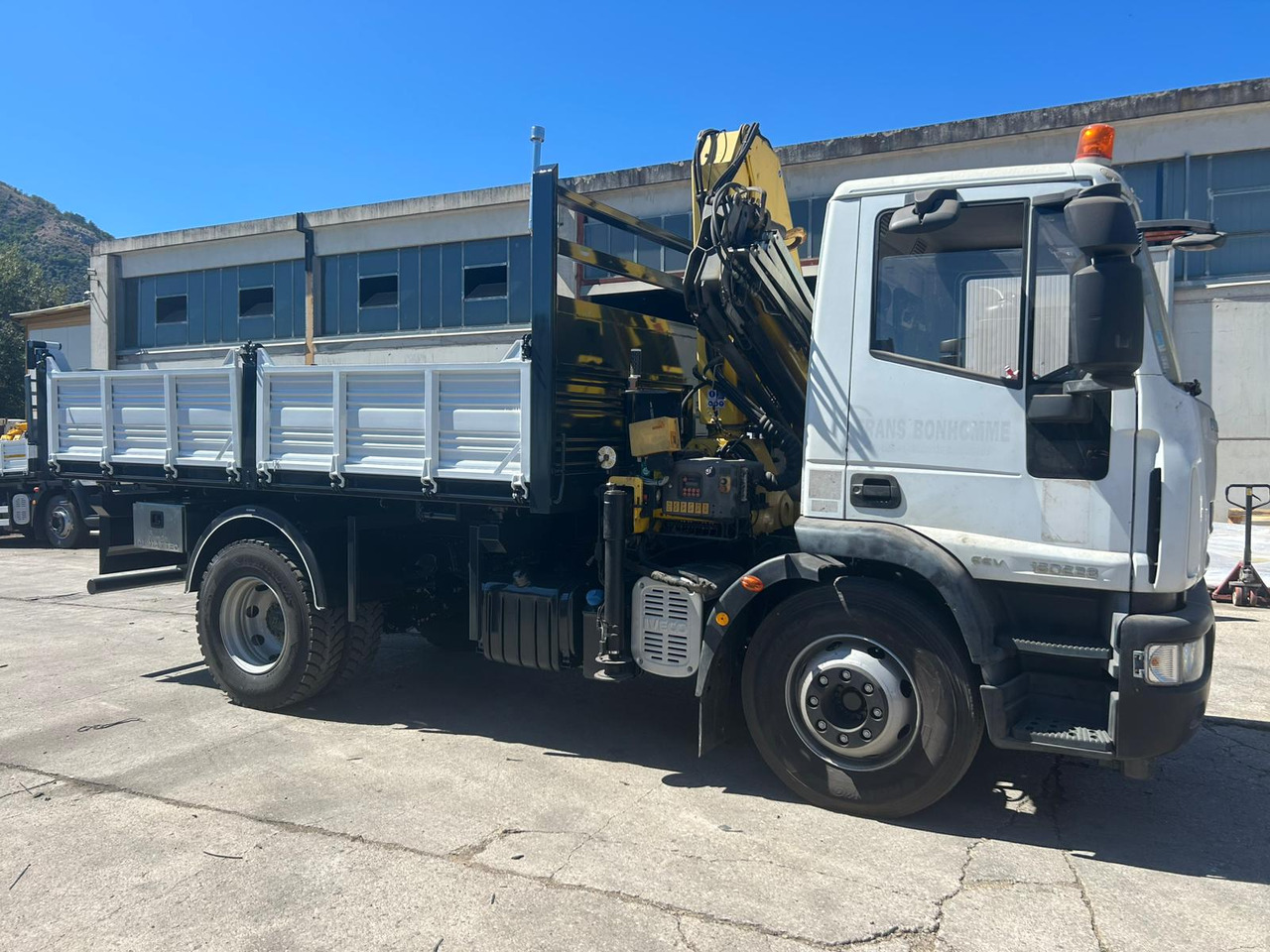IVECO EUROCARGO 160E28 - Sunkvežimis su kranu: foto 3 IVECO EUROCARGO 160E28 - Sunkvežimis su kranu: foto 3