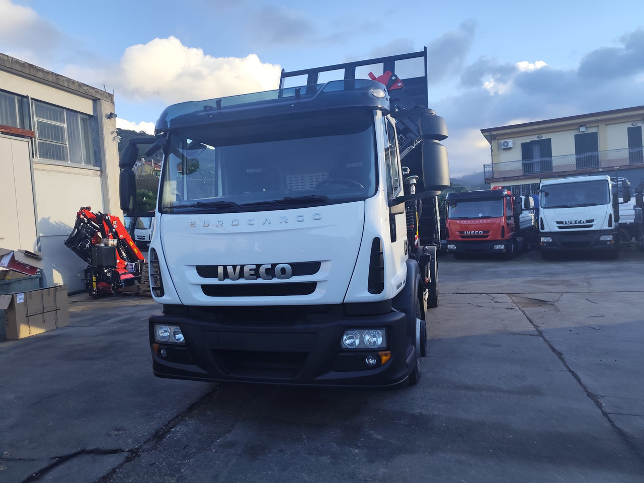 IVECO EUROCARGO 160E30 - Sunkvežimis su kranu: foto 3 IVECO EUROCARGO 160E30 - Sunkvežimis su kranu: foto 3