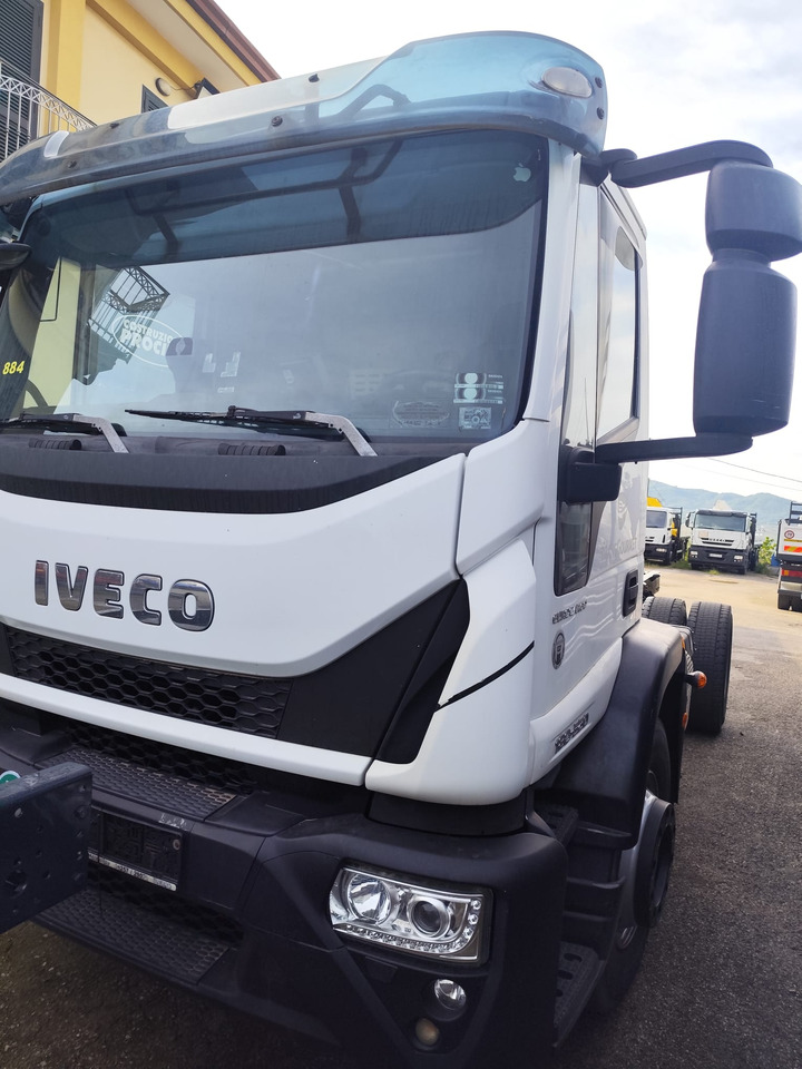 IVECO EUROCARGO 180-320 - Važiuoklės sunkvežimis: foto 2 IVECO EUROCARGO 180-320 - Važiuoklės sunkvežimis: foto 2