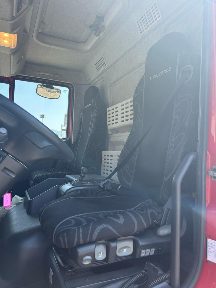 IVECO EUROCARGO 180E30 - Platforminis/ Bortinis sunkvežimis: foto 4 IVECO EUROCARGO 180E30 - Platforminis/ Bortinis sunkvežimis: foto 4