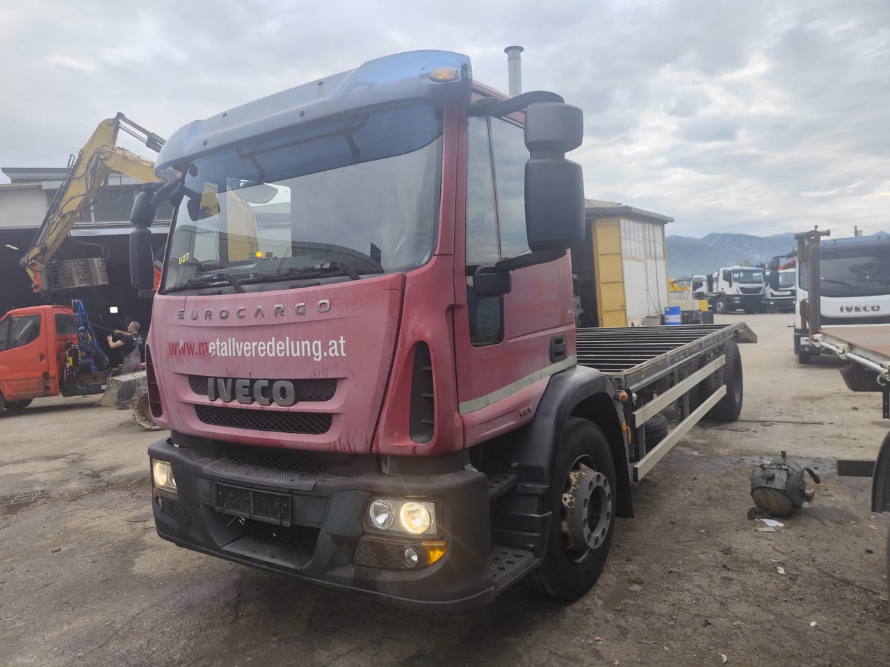 IVECO EUROCARGO 180E30 - Platforminis/ Bortinis sunkvežimis: foto 2 IVECO EUROCARGO 180E30 - Platforminis/ Bortinis sunkvežimis: foto 2