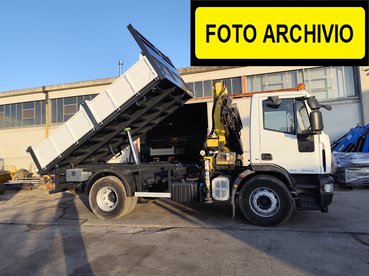 IVECO EUROCARGO 180E30 - Savivartis sunkvežimis, Sunkvežimis su kranu: foto 4 IVECO EUROCARGO 180E30 - Savivartis sunkvežimis, Sunkvežimis su kranu: foto 4