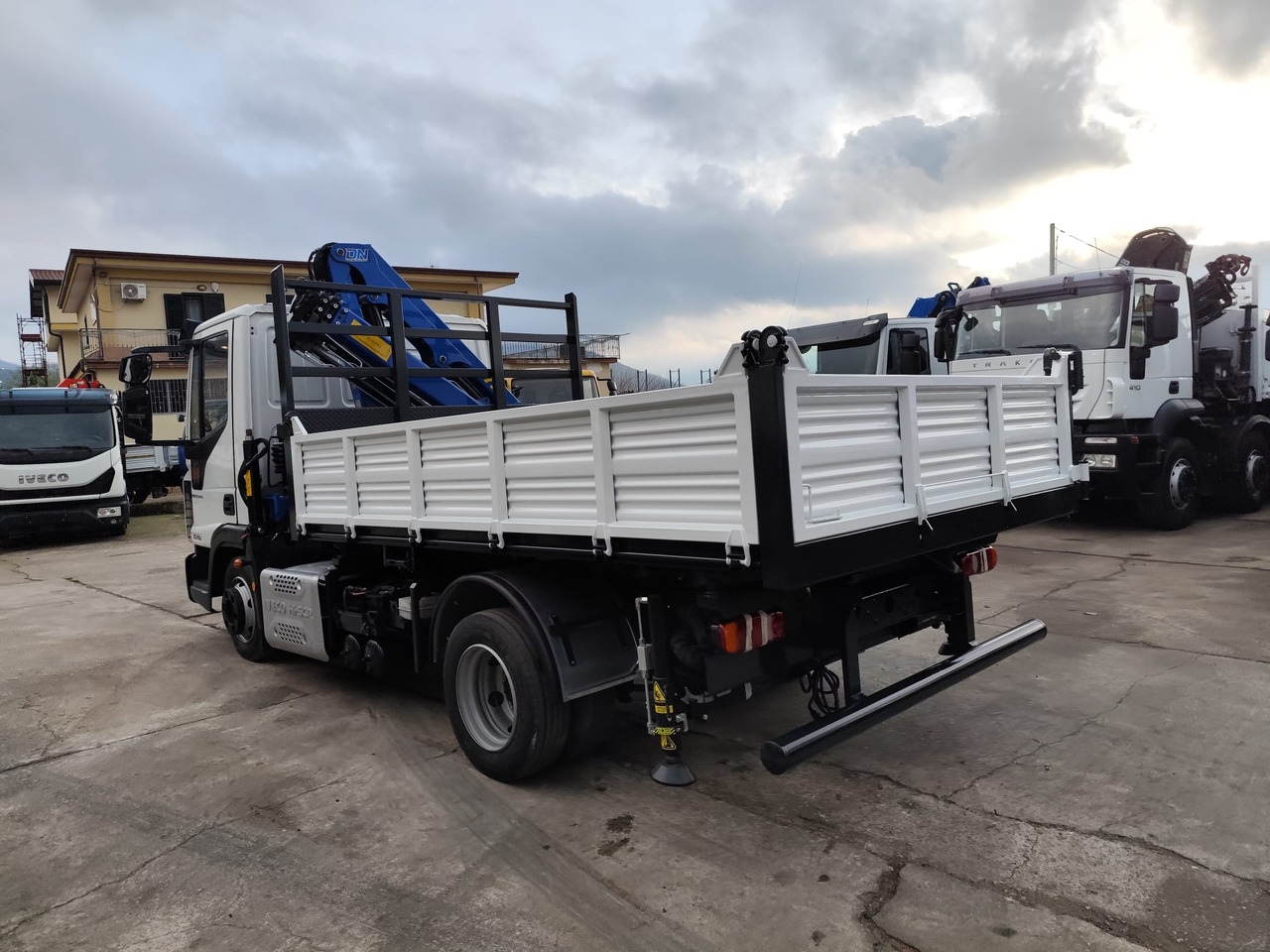 Savivartis sunkvežimis, Sunkvežimis su kranu IVECO EUROCARGO 75-160: foto 27