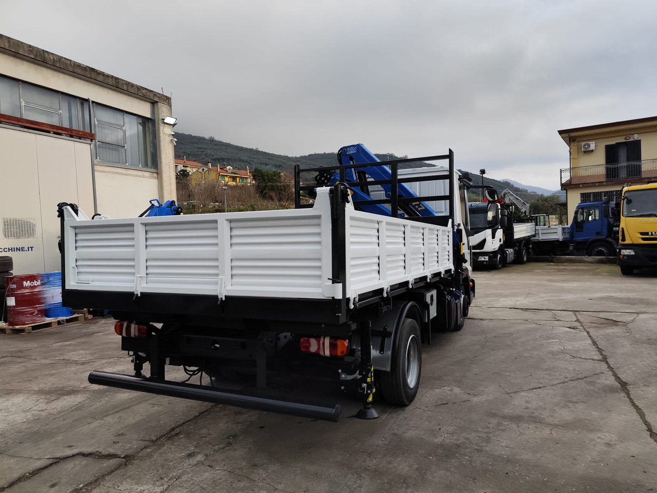Savivartis sunkvežimis, Sunkvežimis su kranu IVECO EUROCARGO 75-160: foto 30