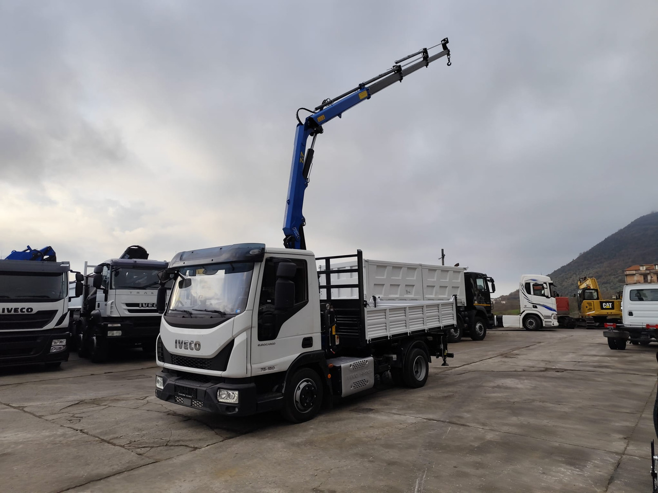 Savivartis sunkvežimis, Sunkvežimis su kranu IVECO EUROCARGO 75-160: foto 50