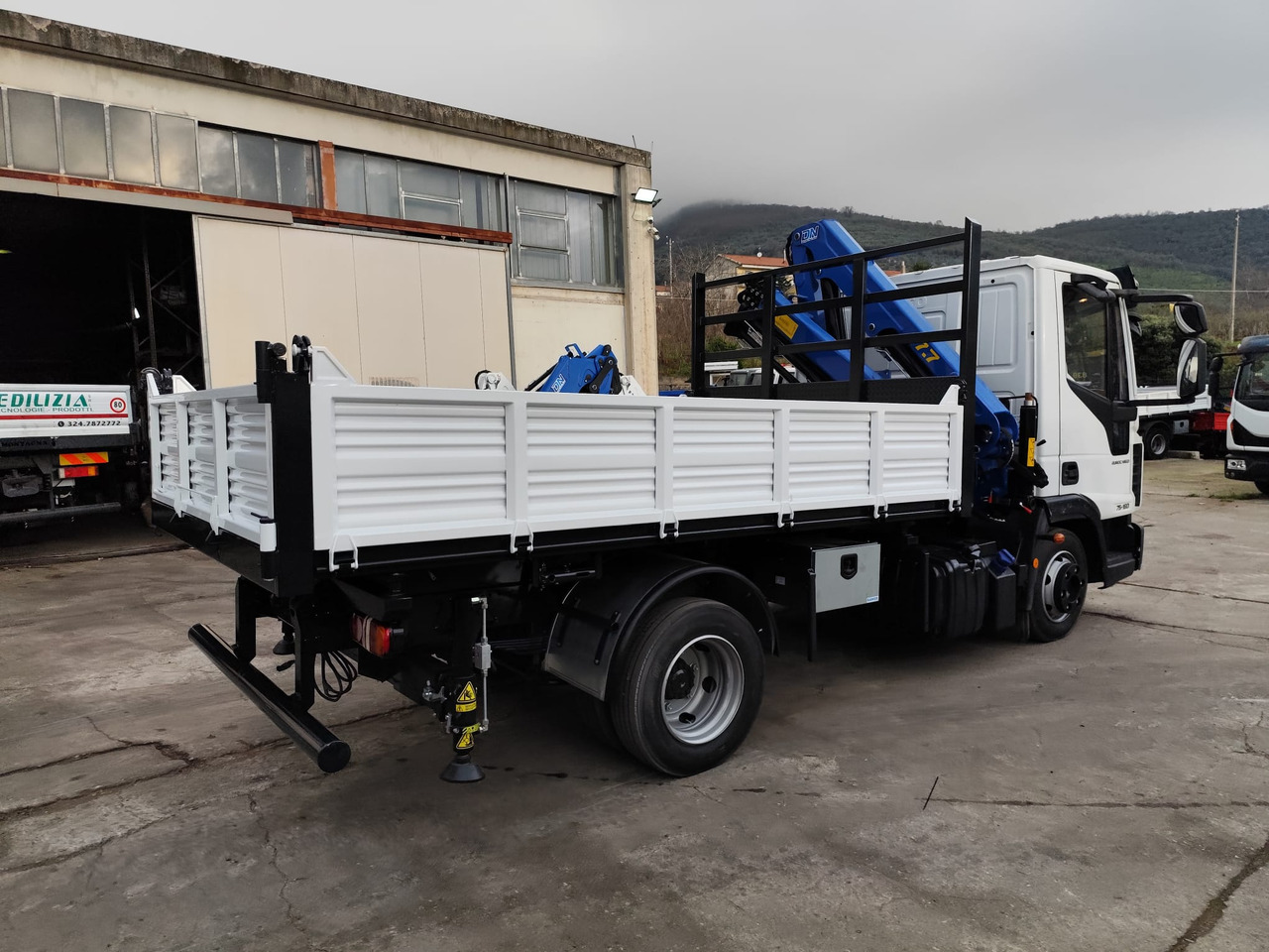 Savivartis sunkvežimis, Sunkvežimis su kranu IVECO EUROCARGO 75-160: foto 32