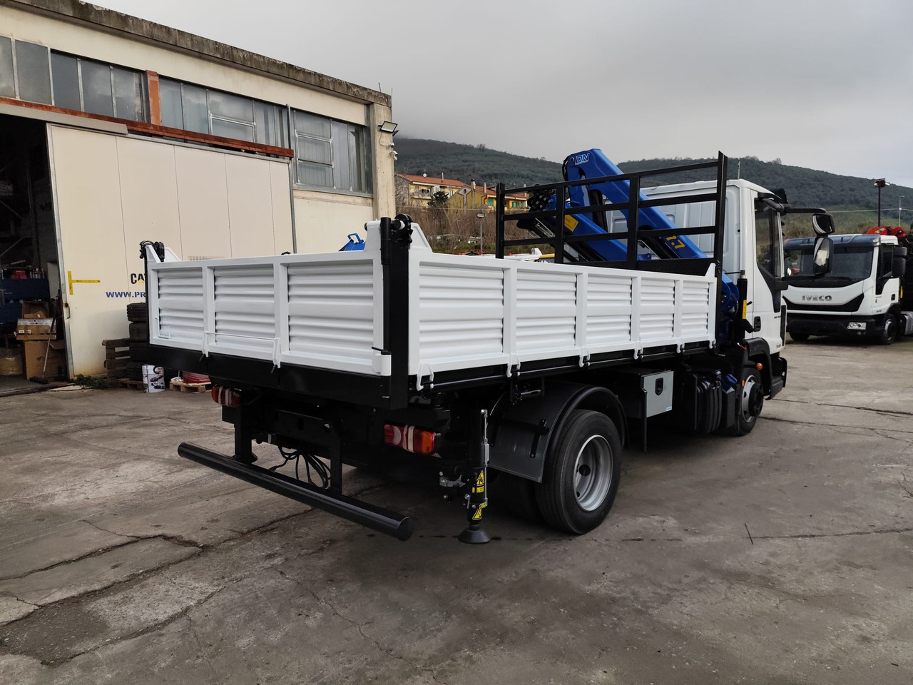 Savivartis sunkvežimis, Sunkvežimis su kranu IVECO EUROCARGO 75-160: foto 31