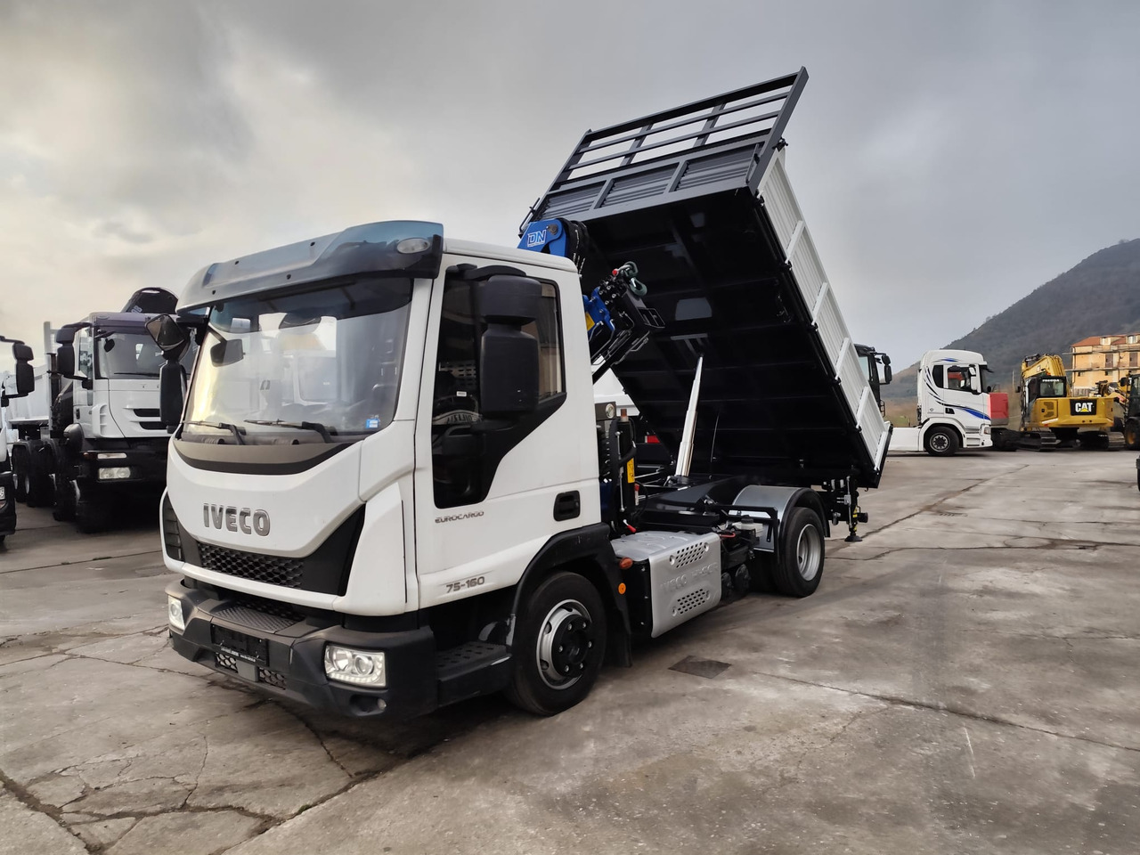 Savivartis sunkvežimis, Sunkvežimis su kranu IVECO EUROCARGO 75-160: foto 11