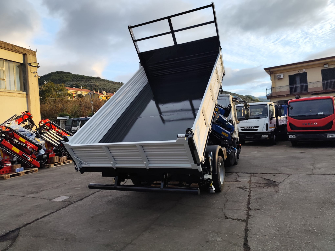 IVECO EUROCARGO 80-210 - Sunkvežimis su kranu, Savivartis sunkvežimis: foto 5 IVECO EUROCARGO 80-210 - Sunkvežimis su kranu, Savivartis sunkvežimis: foto 5