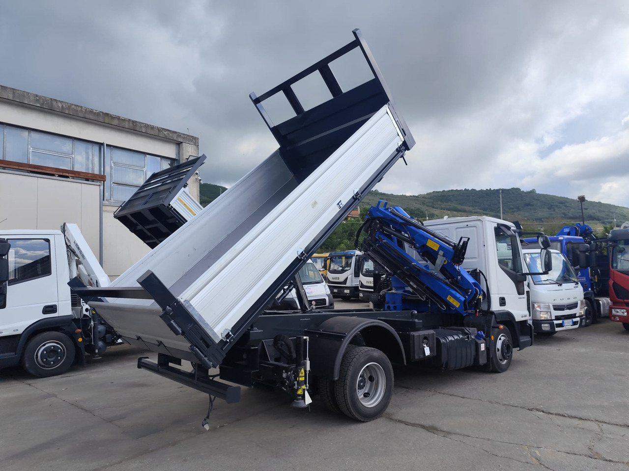 IVECO EUROCARGO 80-220 - Sunkvežimis su kranu: foto 4 IVECO EUROCARGO 80-220 - Sunkvežimis su kranu: foto 4