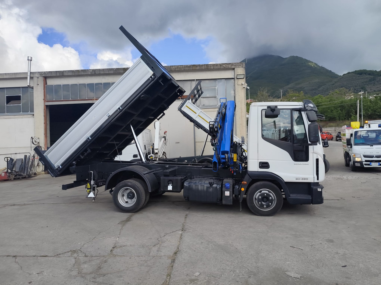 IVECO EUROCARGO 80-220 - Sunkvežimis su kranu: foto 5 IVECO EUROCARGO 80-220 - Sunkvežimis su kranu: foto 5