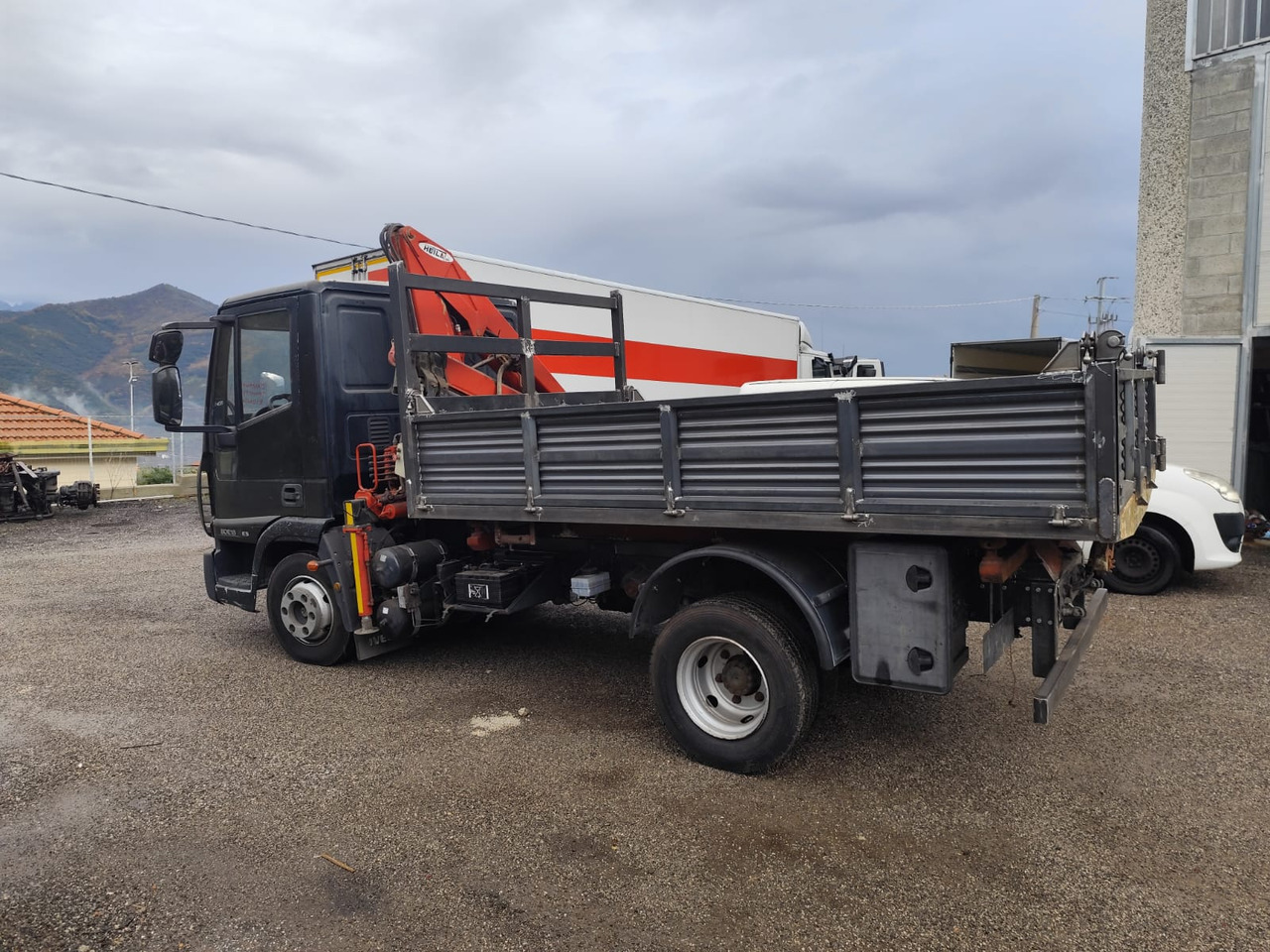 IVECO EUROCARGO 80E18 - Sunkvežimis su kranu, Savivartis sunkvežimis: foto 4 IVECO EUROCARGO 80E18 - Sunkvežimis su kranu, Savivartis sunkvežimis: foto 4