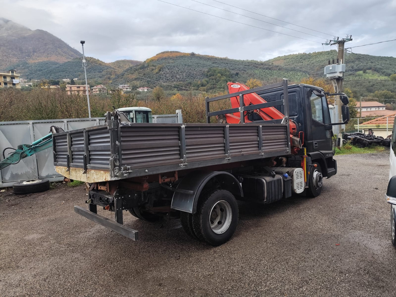 IVECO EUROCARGO 80E18 - Sunkvežimis su kranu, Savivartis sunkvežimis: foto 2 IVECO EUROCARGO 80E18 - Sunkvežimis su kranu, Savivartis sunkvežimis: foto 2