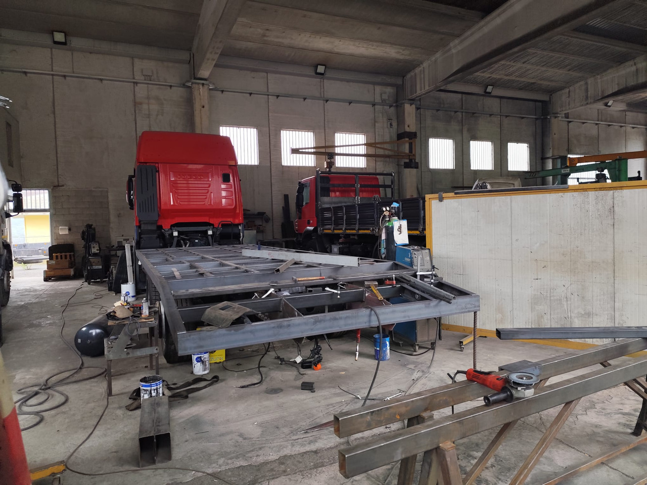 IVECO S-WAY AS260S48 Y - Platforminis/ Bortinis sunkvežimis: foto 3 IVECO S-WAY AS260S48 Y - Platforminis/ Bortinis sunkvežimis: foto 3