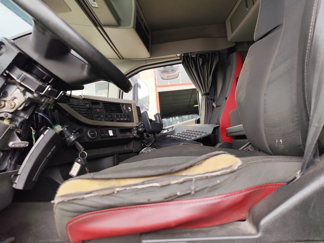 VOLVO FH 13.540 - Platforminis/ Bortinis sunkvežimis: foto 3 VOLVO FH 13.540 - Platforminis/ Bortinis sunkvežimis: foto 3