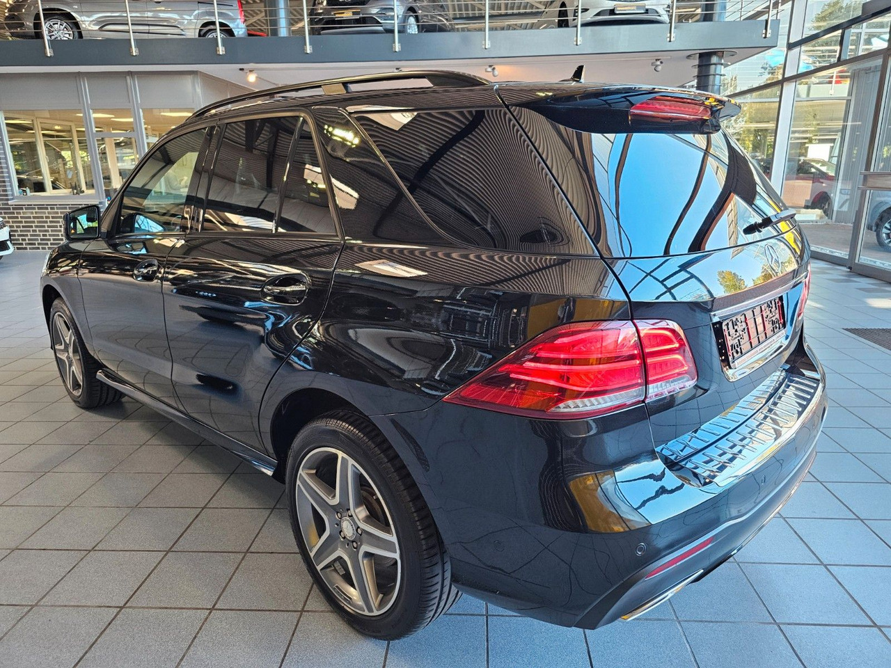 Mercedes-Benz GLE 350 d 4Matic AMG Line - Visureigis: foto 5 Mercedes-Benz GLE 350 d 4Matic AMG Line - Visureigis: foto 5