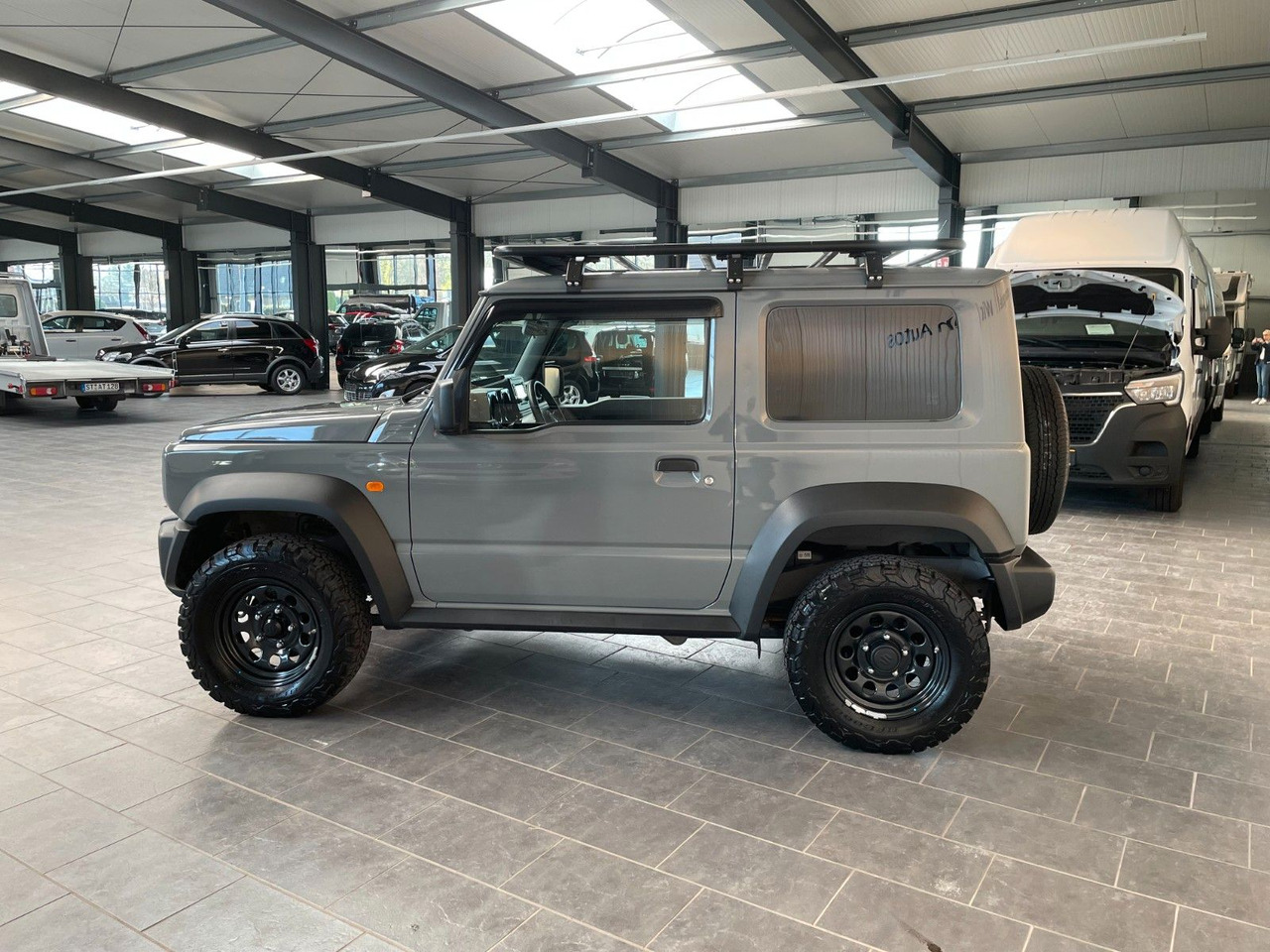 Suzuki Jimny Comfort AllGrip NFZ Dachgepäckträger - Visureigis: foto 5 Suzuki Jimny Comfort AllGrip NFZ Dachgepäckträger - Visureigis: foto 5