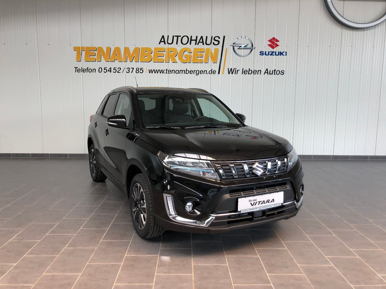 Suzuki Vitara 1.5 Hybrid Comfort+Automatik/ Panor.-Dach - Visureigis: foto 1 Suzuki Vitara 1.5 Hybrid Comfort+Automatik/ Panor.-Dach - Visureigis: foto 1