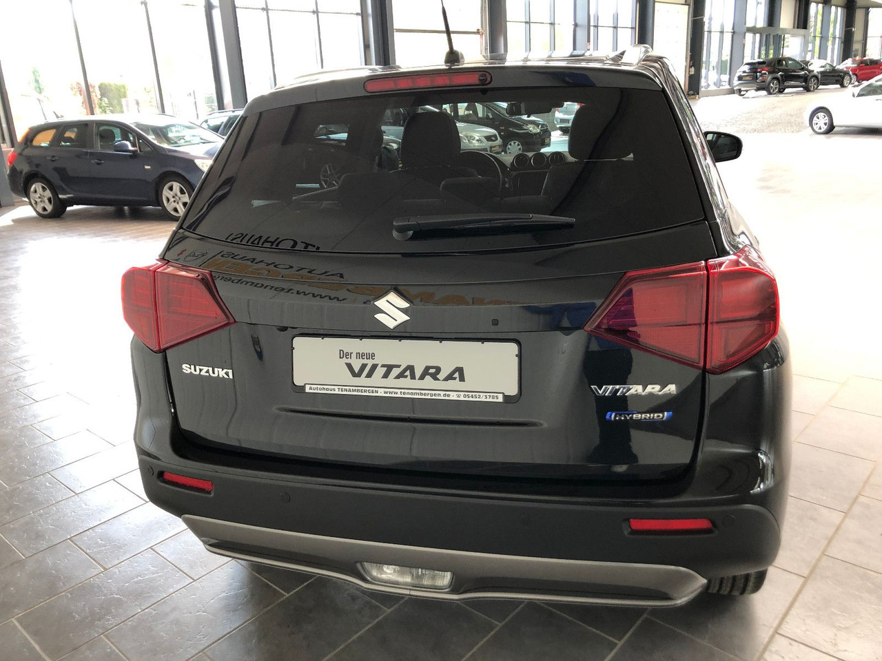 Suzuki Vitara 1.5 Hybrid Comfort+Automatik/ Panor.-Dach - Visureigis: foto 4 Suzuki Vitara 1.5 Hybrid Comfort+Automatik/ Panor.-Dach - Visureigis: foto 4