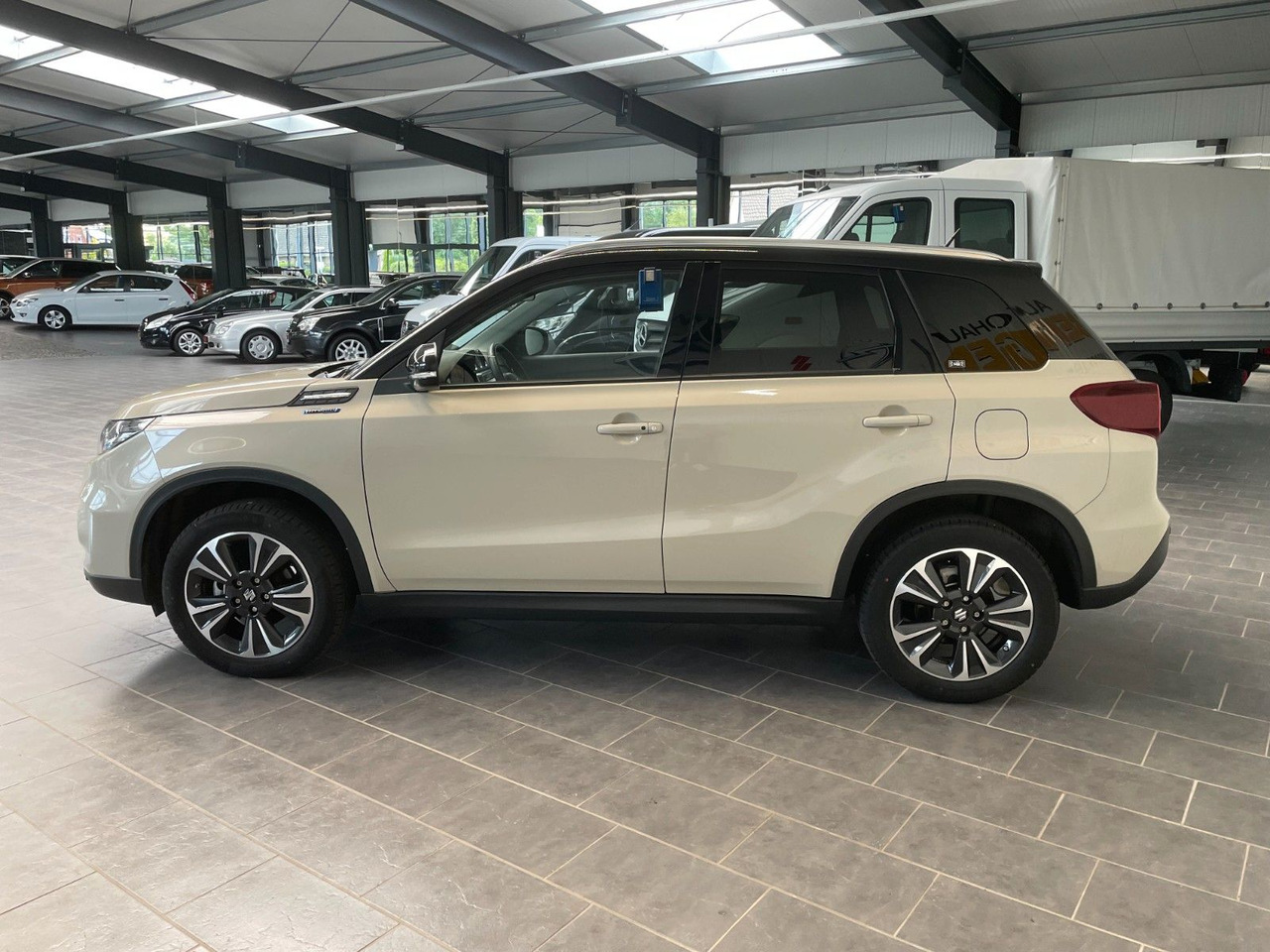 Suzuki Vitara 1.5 Mild-Hybrid Comfort+ 4x2 LED DAB+ ACC - Visureigis: foto 5 Suzuki Vitara 1.5 Mild-Hybrid Comfort+ 4x2 LED DAB+ ACC - Visureigis: foto 5