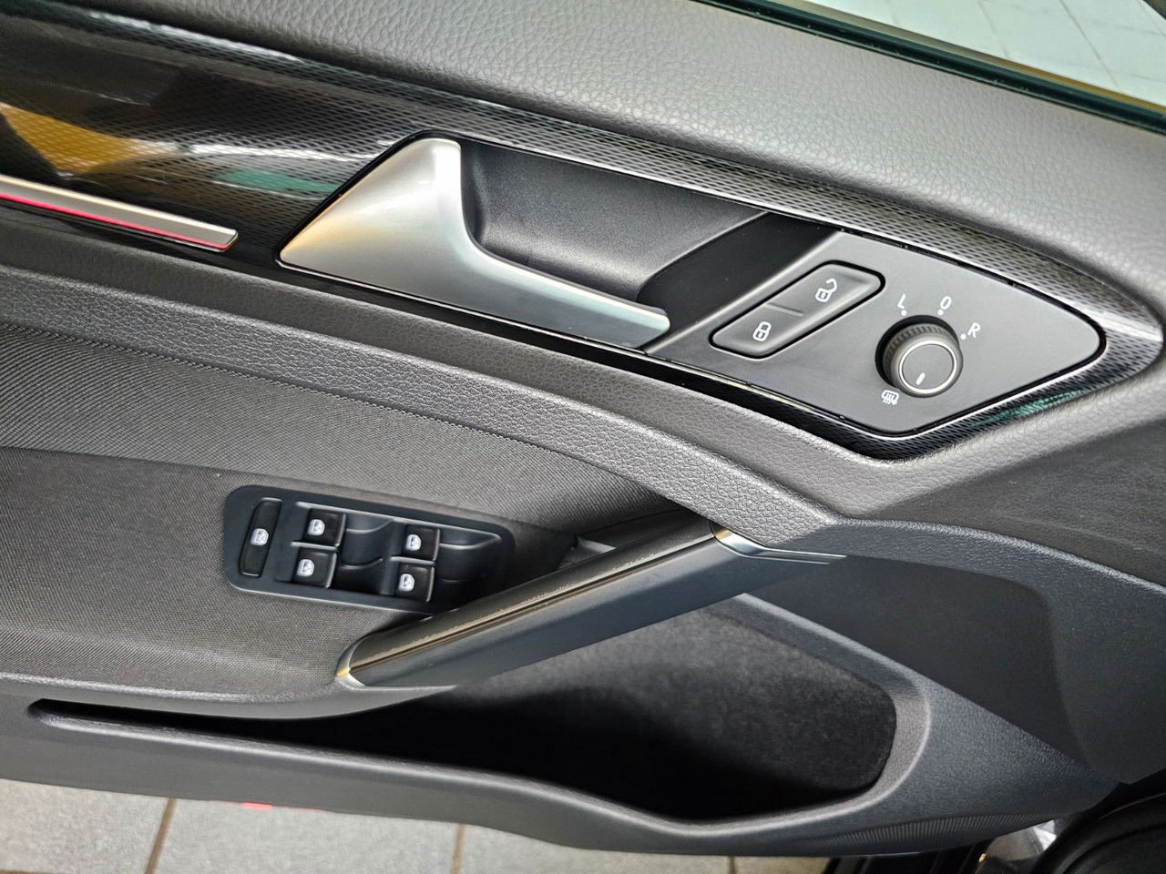 Sedanas Volkswagen Golf VII Lim. GTI BMT SHZ BiXenon: foto 16