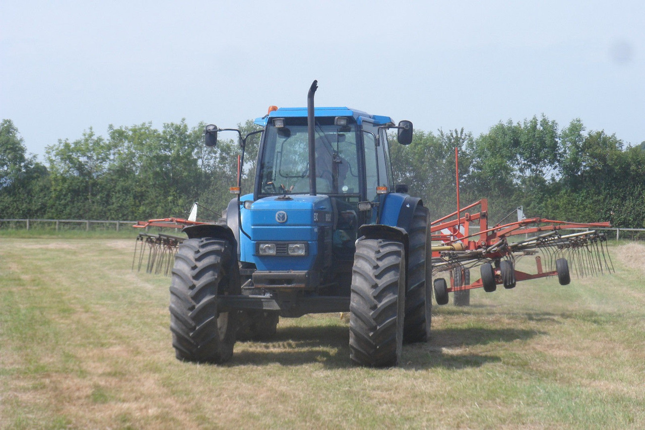 NEW HOLLAND 8340 - Traktorius: foto 5 NEW HOLLAND 8340 - Traktorius: foto 5