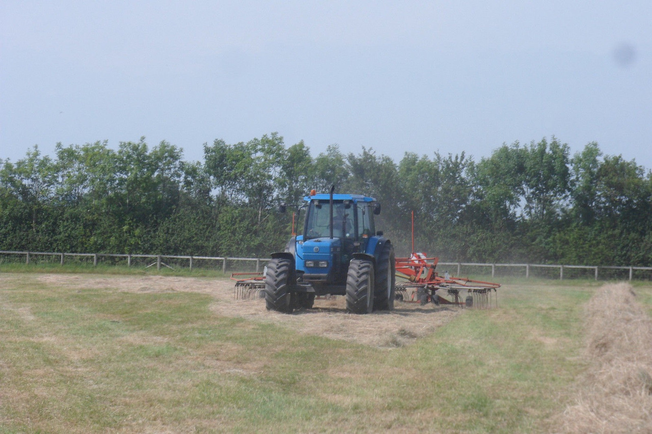 NEW HOLLAND 8340 - Traktorius: foto 3 NEW HOLLAND 8340 - Traktorius: foto 3