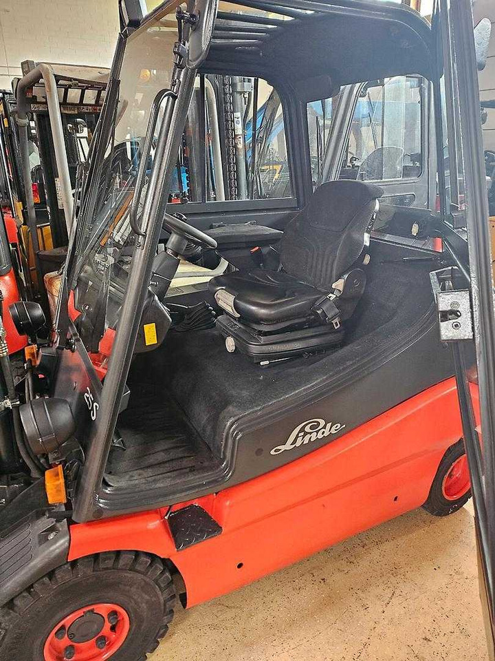 Linde E25S-03 - Elektrinis krautuvas: foto 1 Linde E25S-03 - Elektrinis krautuvas: foto 1
