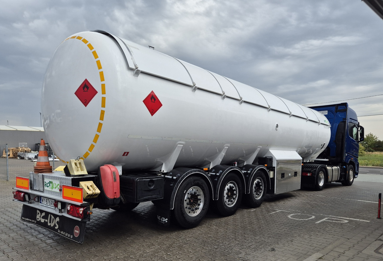 BC-LDS EMERSON/ propane/ butane/ lpg/ gpl - Puspriekabė cisterna: foto 3 BC-LDS EMERSON/ propane/ butane/ lpg/ gpl - Puspriekabė cisterna: foto 3