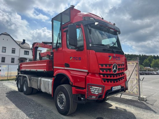 Mercedes-Benz AROCS 3552 963-2F Epsilon M100L86 Kran ? Leistungsstarker Holzladekran mit hoher Reichweite - Sunkvežimis su kranu: foto 2 Mercedes-Benz AROCS 3552 963-2F Epsilon M100L86 Kran ? Leistungsstarker Holzladekran mit hoher Reichweite - Sunkvežimis su kranu: foto 2