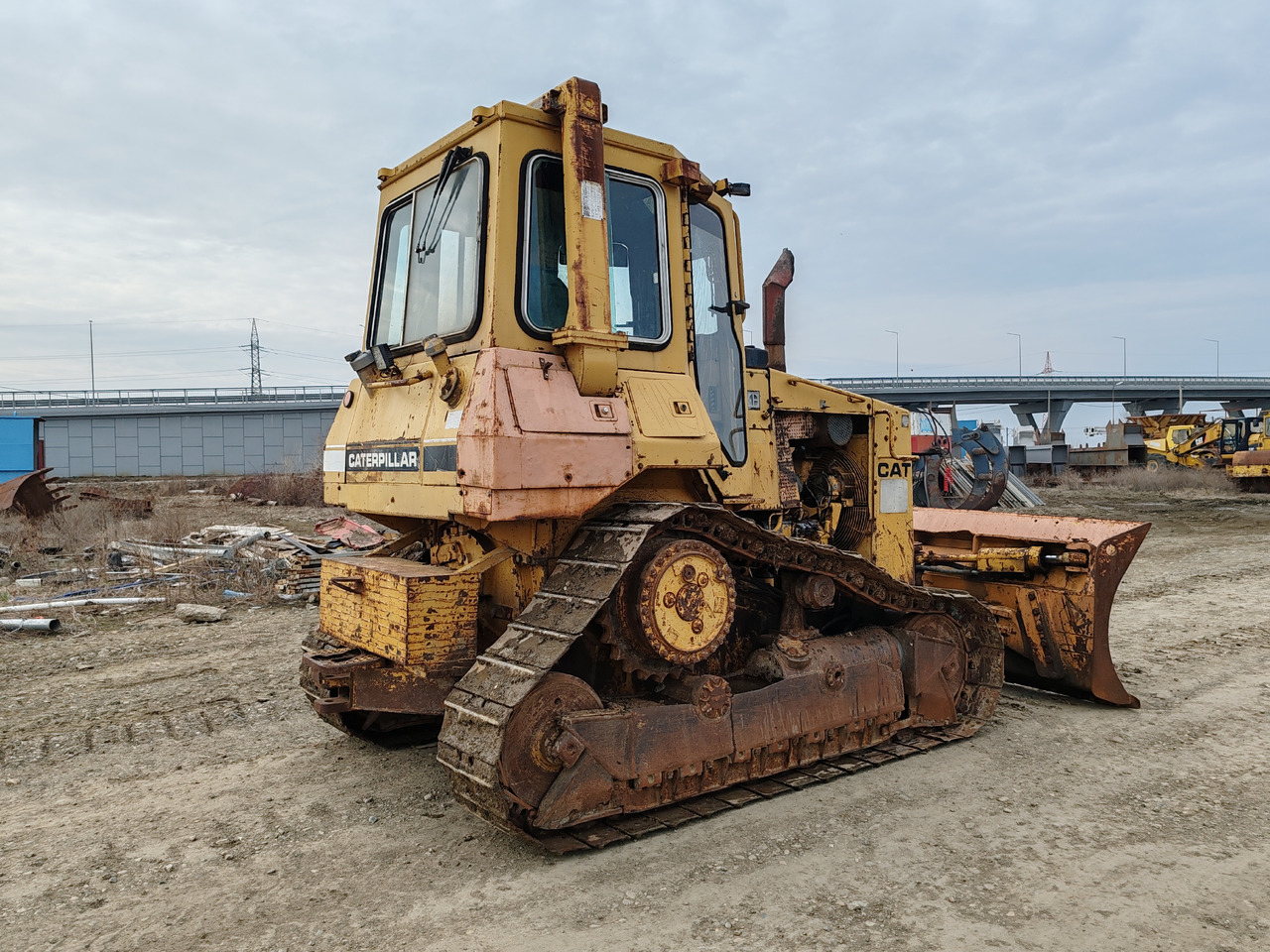 Caterpillar D4H - Buldozeris: foto 5 Caterpillar D4H - Buldozeris: foto 5