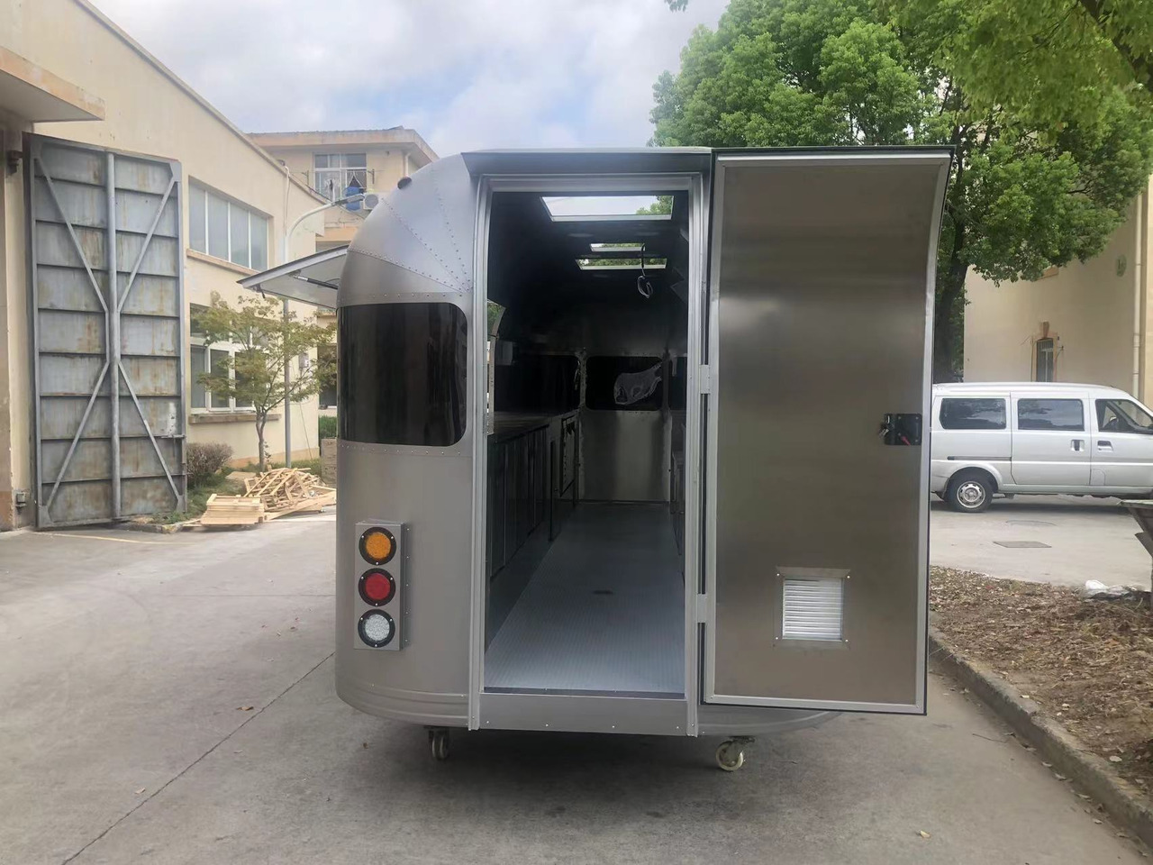 Deli Star Trailer American 6000 - EU Standards - Prekybinė priekaba: foto 5 Deli Star Trailer American 6000 - EU Standards - Prekybinė priekaba: foto 5