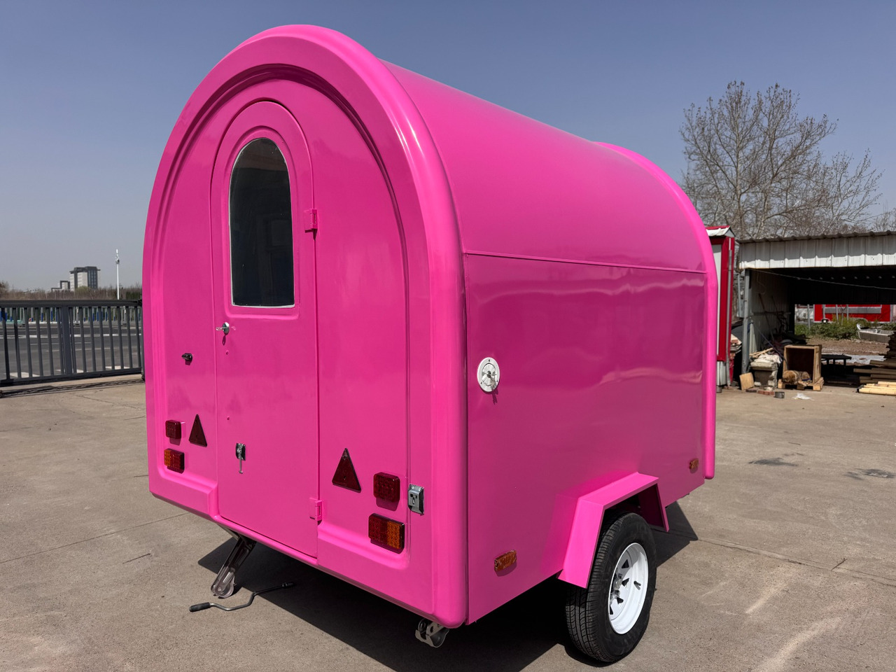 Deli Star Trailers EasyGo 230 Light - EU standards - Prekybinė priekaba: foto 1 Deli Star Trailers EasyGo 230 Light - EU standards - Prekybinė priekaba: foto 1